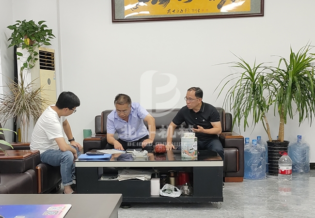 热烈欢迎客户来实地参观环保型垃圾大香蕉91网站导航