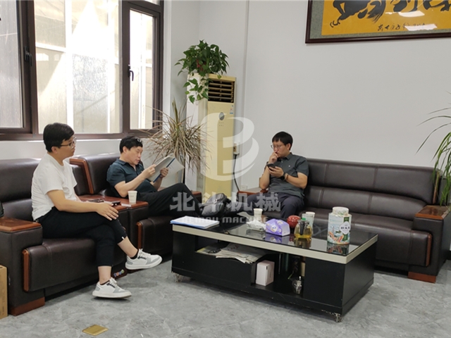 客户到我厂考察糠醛渣大香蕉91网站导航